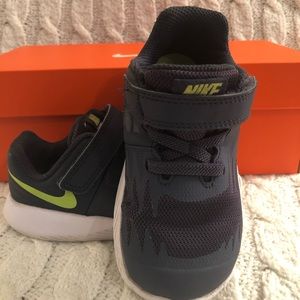Nike Star Runner Toddler Boys Size 7 Blue/Volt